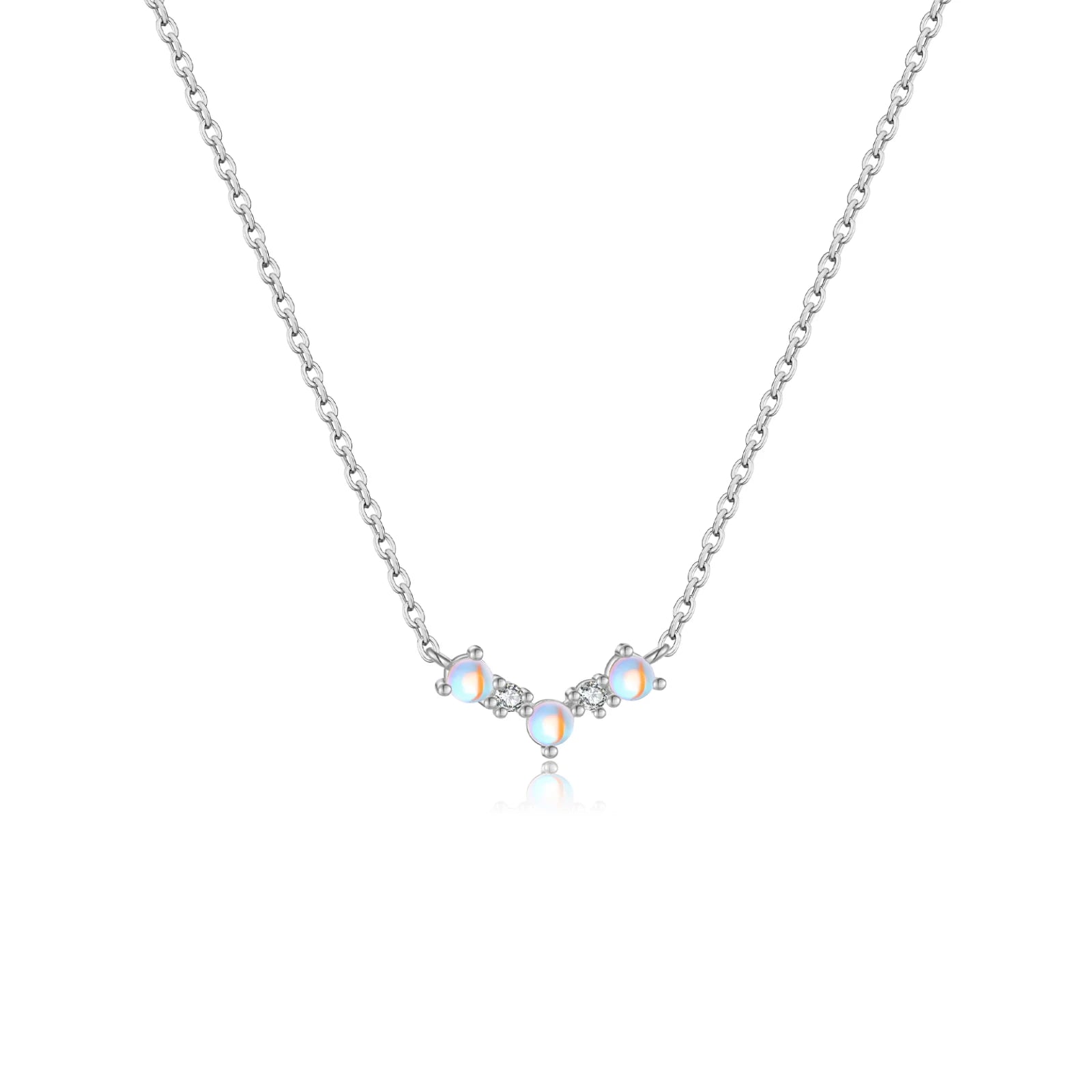 Collier minimaliste très fin et élégant et de couleur argentée