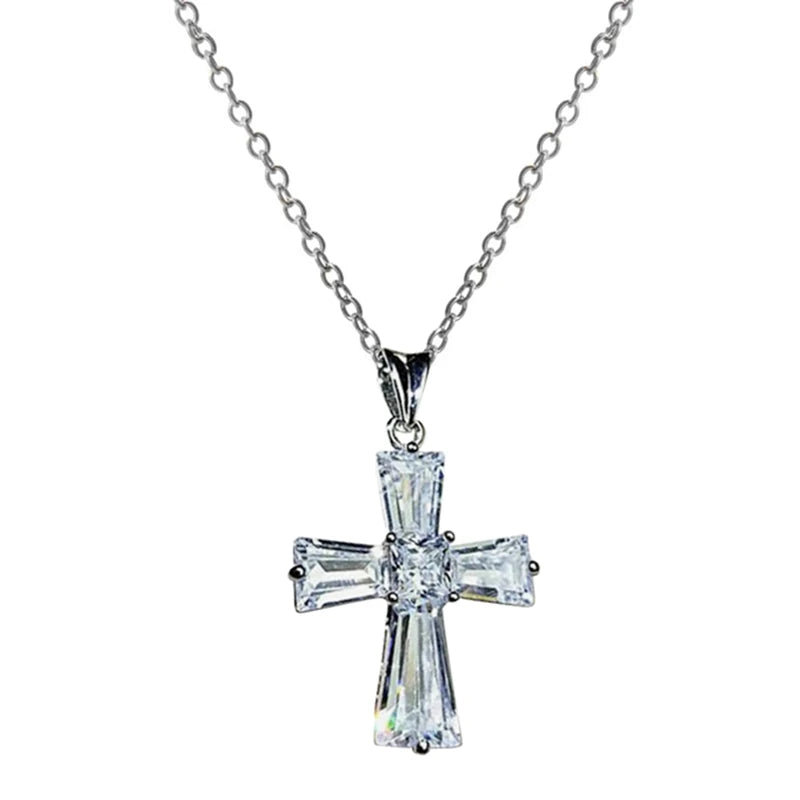 Collier en croix avec pendentif transparent et épais