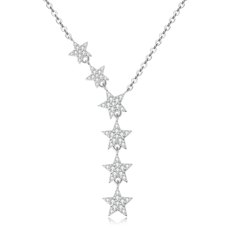 Collier fin avec des étoiles brillantes