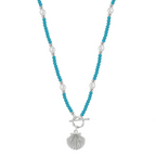Collier bleu avec pendentif en forme de coquillage 