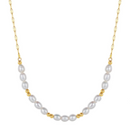 Collier blanc avec une chaîne dorée ornée de boules blanches 