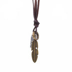 Collier vintage en forme de plume 