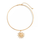 Collier ras de cou avec pendentif en forme de gros soleil 