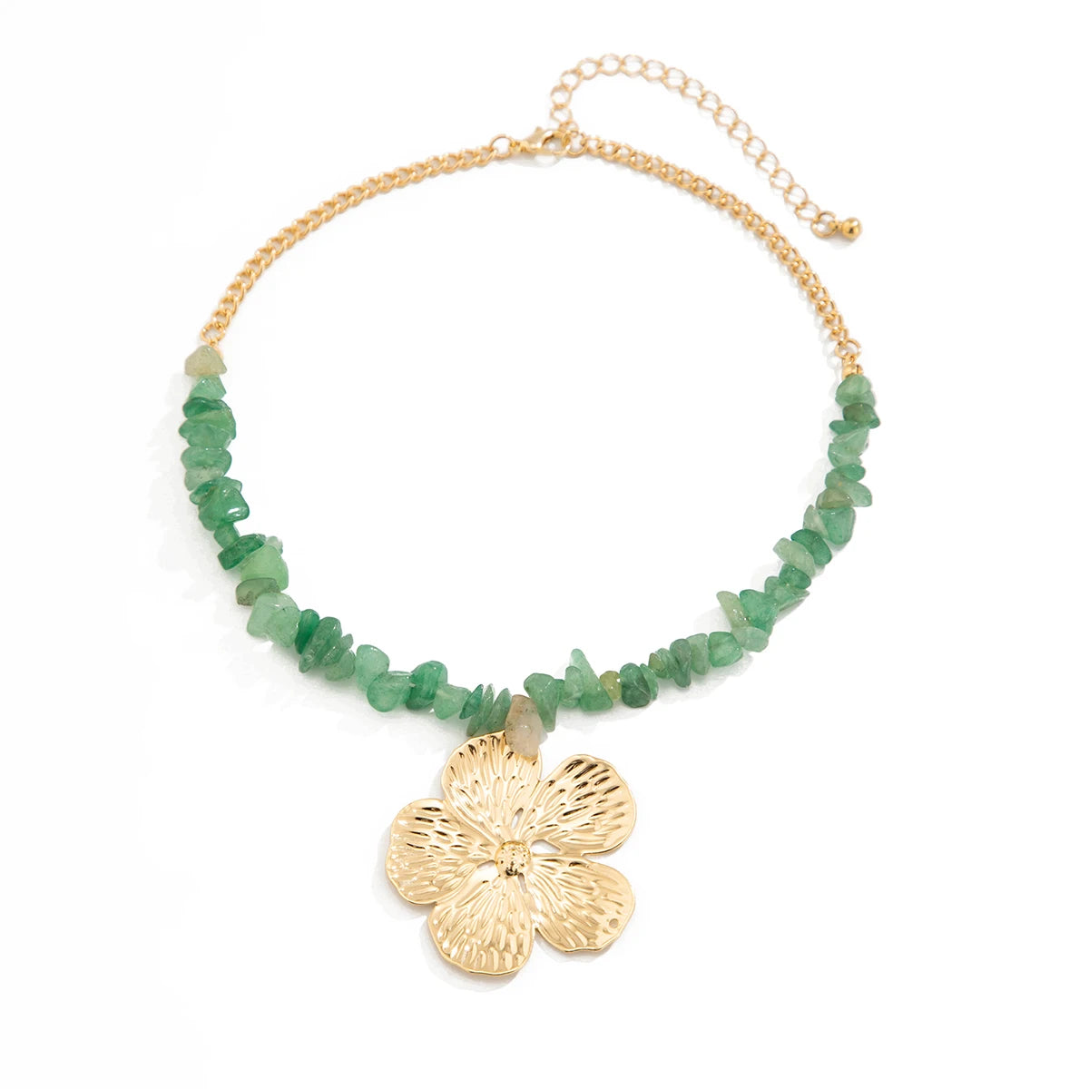 Collier vert avec un style vintage et un pendentif doré en forme de fleur