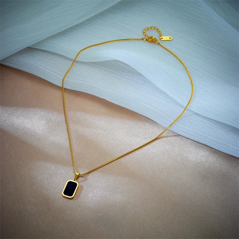 Collier noir | modèle #RECA Ma boutique