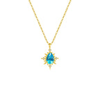 Collier bleu avec un pendentif très lumineux et une chaîne dorée 