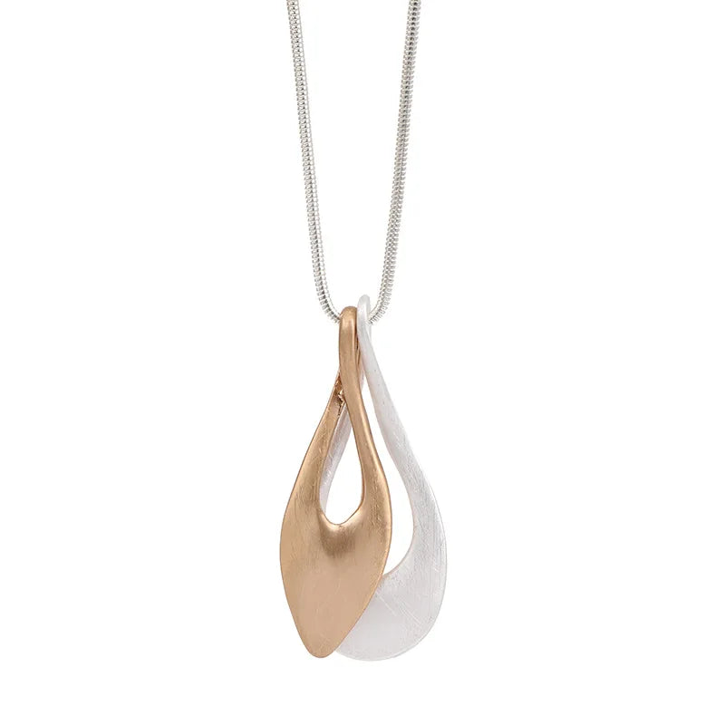 Sautoir femme avec pendentif de couleur beige 
