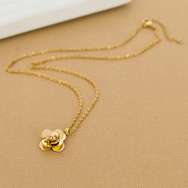 Collier fleur | modèle #VARSOZO Ma boutique