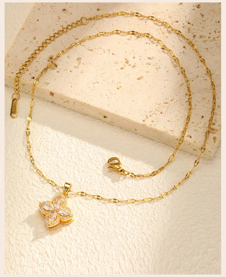 Collier fleur | modèle #FUTURA Ma boutique