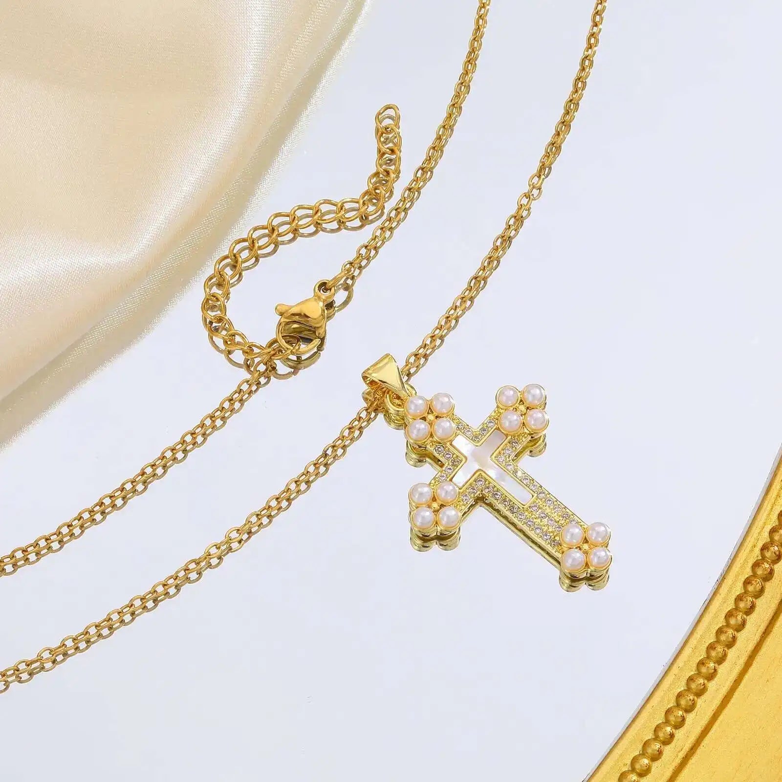 Collier en croix pour femme | modèle #SHANAA
