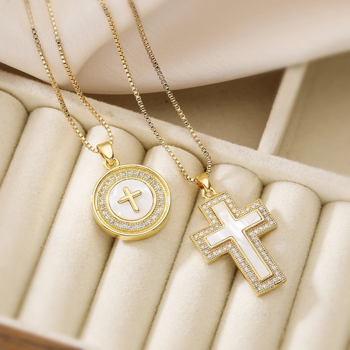 Collier en croix pour femme | modèle #LEMAA