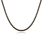 Collier noir avec un design très simple et élégant 