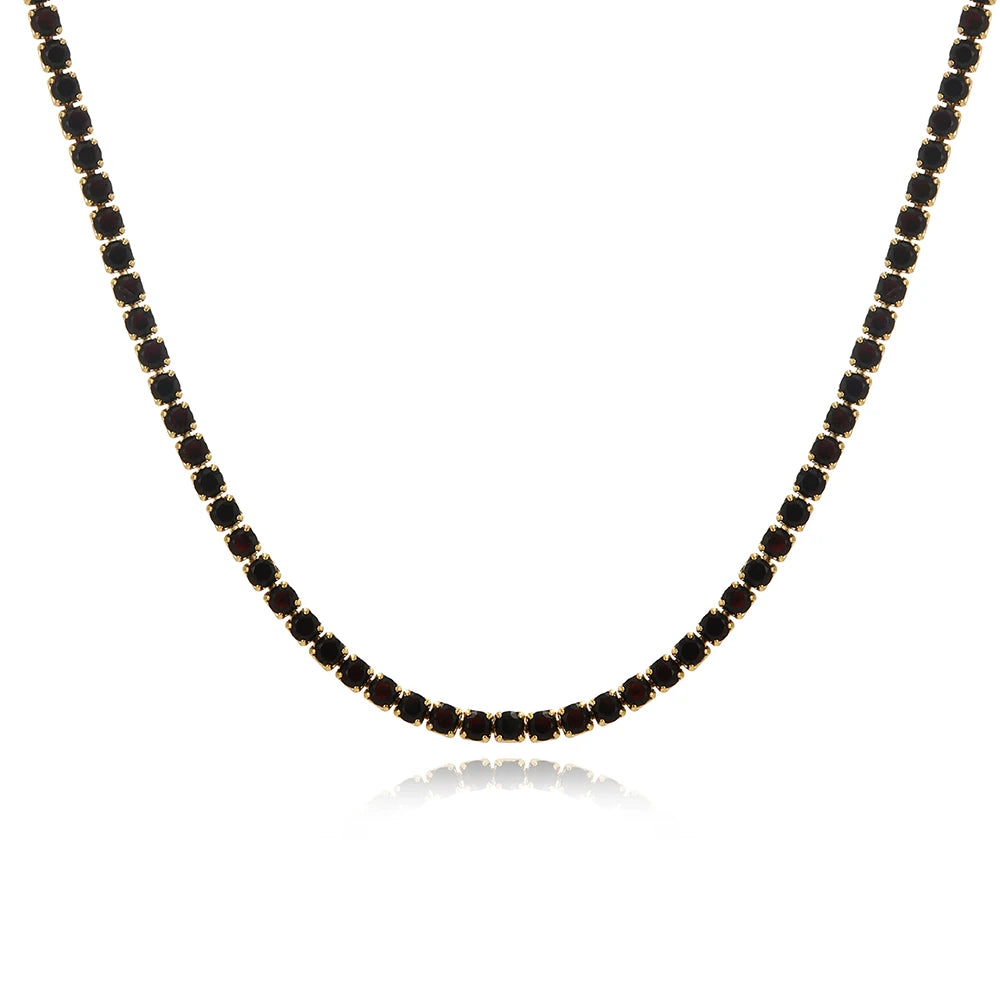 Collier noir avec un design très simple et élégant 