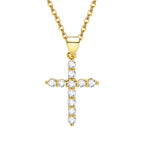 Collier croix femme avec une chaîne dorée et des détails subtils sur le pendentif