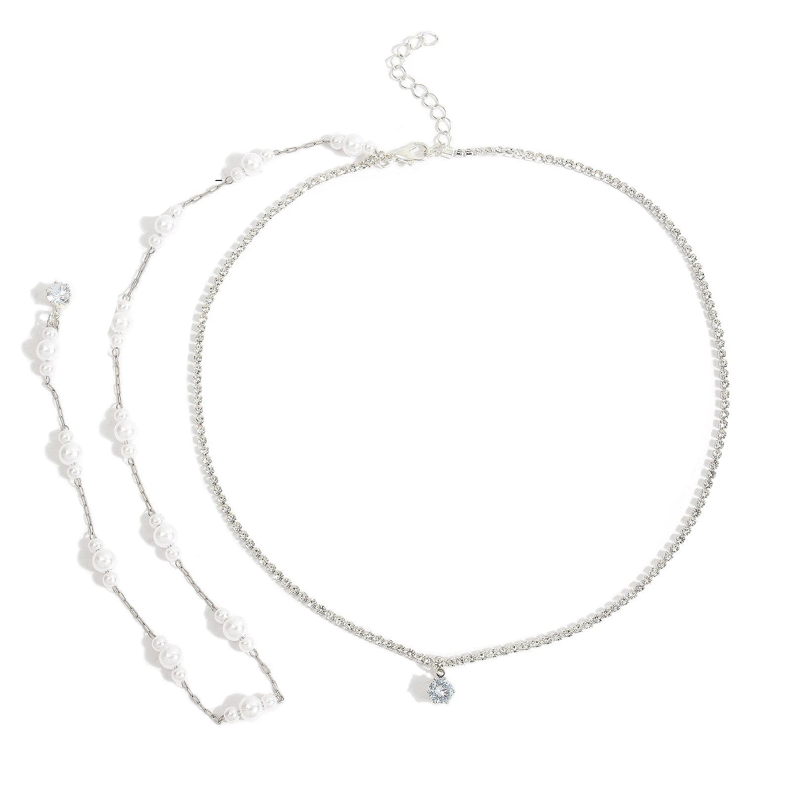 Collier de dos très élégant de couleur argentée et blanche