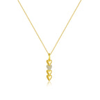 Collier cœur avec un pendentif en chaîne de cœurs 