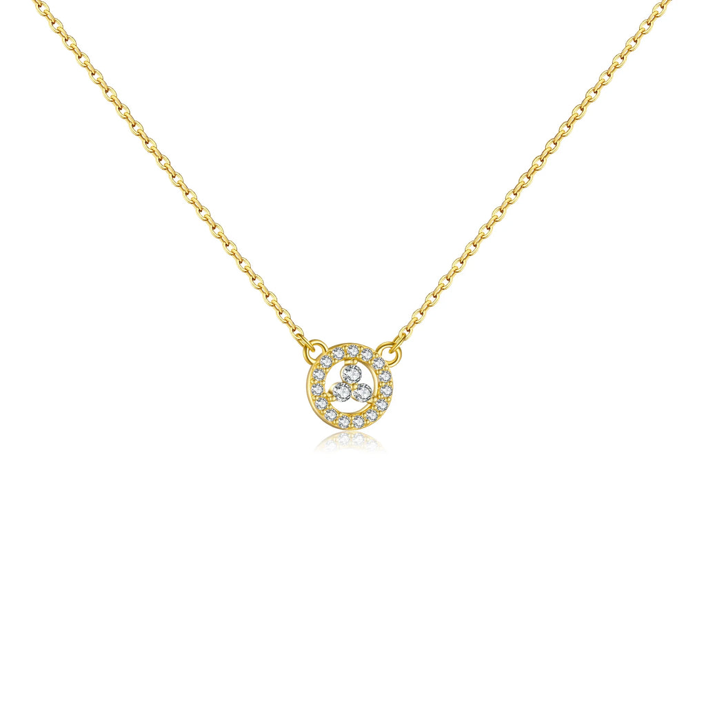 Collier fin doré avec un pendentif circulaire très discret 