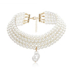 Collier ras de cou et multi rangs de couleur blanche et dorée 
