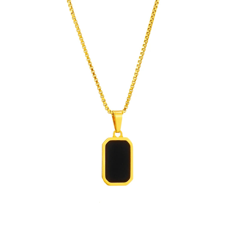 Collier noir avec pendentif en forme de rectangle noir 