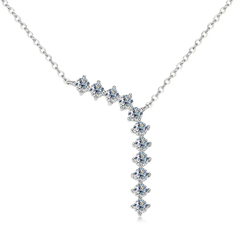 Collier fin avec pendentif très original 