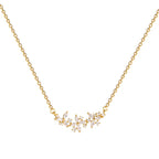 Collier fleur avec pendentif très minimaliste et de couleur blanche 