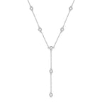 Collier en y avec un design très minimaliste et de couleur argentée 