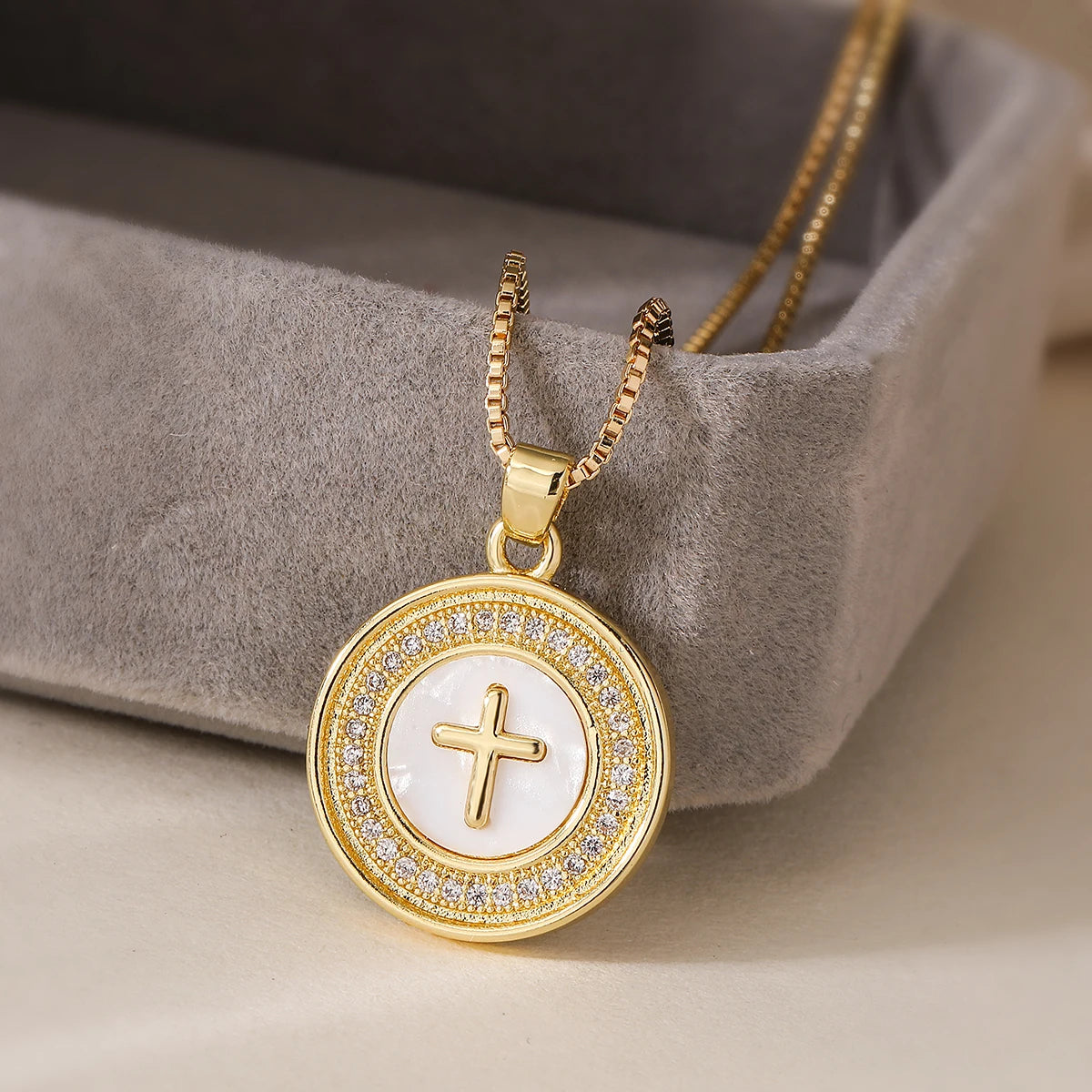 Collier en croix pour femme | modèle #LEMAA