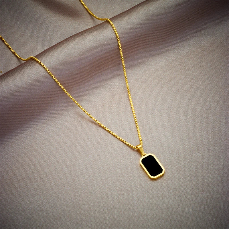 Collier noir | modèle #RECA Ma boutique
