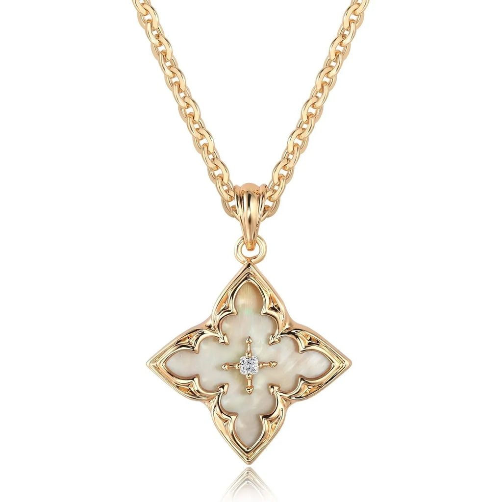 Collier blanc et doré avec un pendentif style vintage 