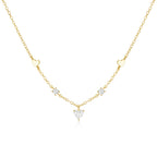 Collier minimaliste doré avec deux petits cœurs 