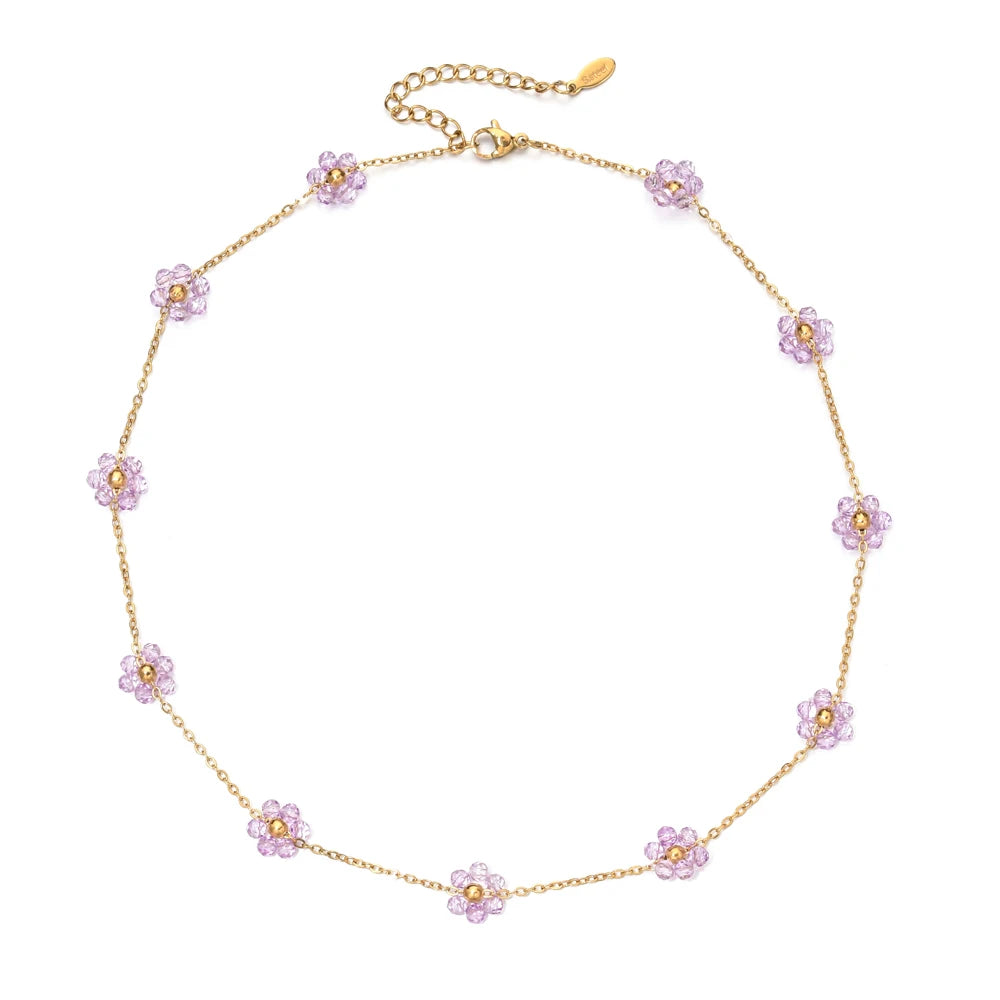 Collier fleur avec des motifs de fleurs de couleur rose 